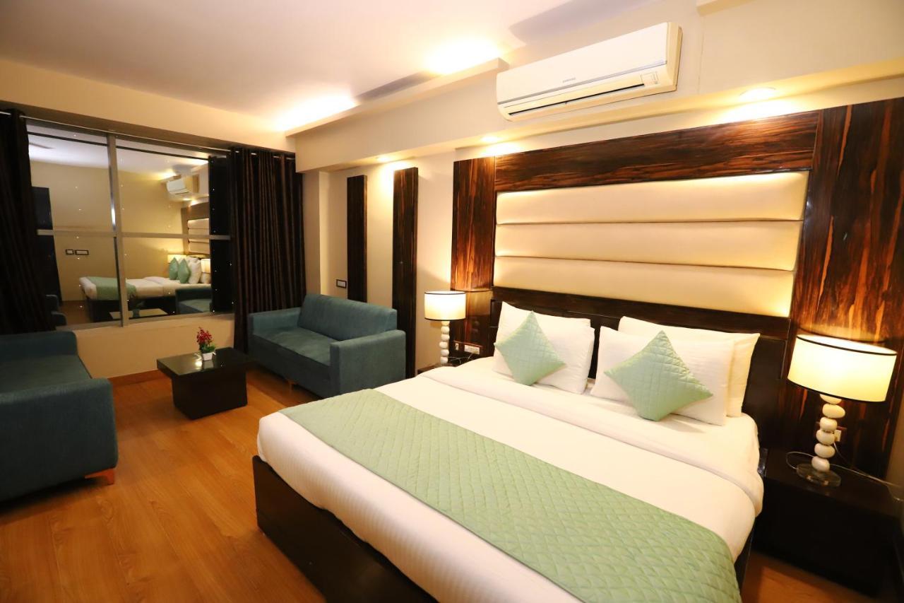 The Palm Spring A Boutique Hotel Naraina New Delhi Exterior photo